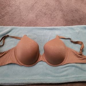 34DD Victoria's Secret